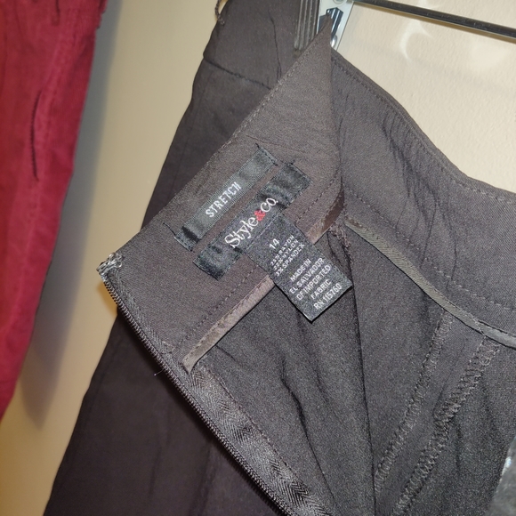 2 women's skirts - Picture 5 of 7